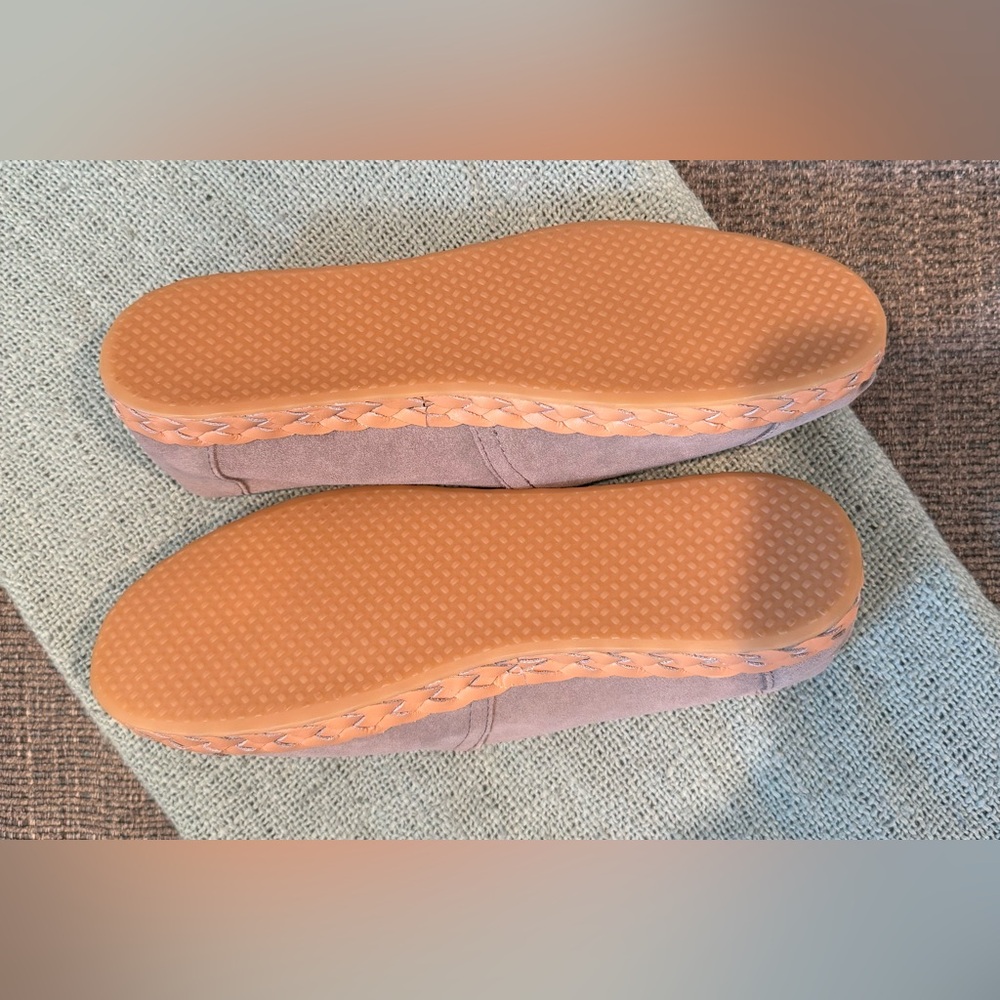 NWOT TOMS - Picture 5 of 8